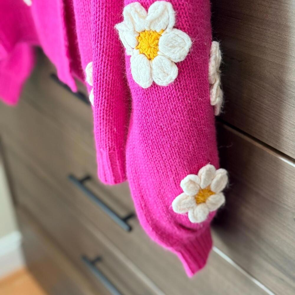 Cotton Emporium 3-D Daisy cardigan sweater - Picture 3 of 6